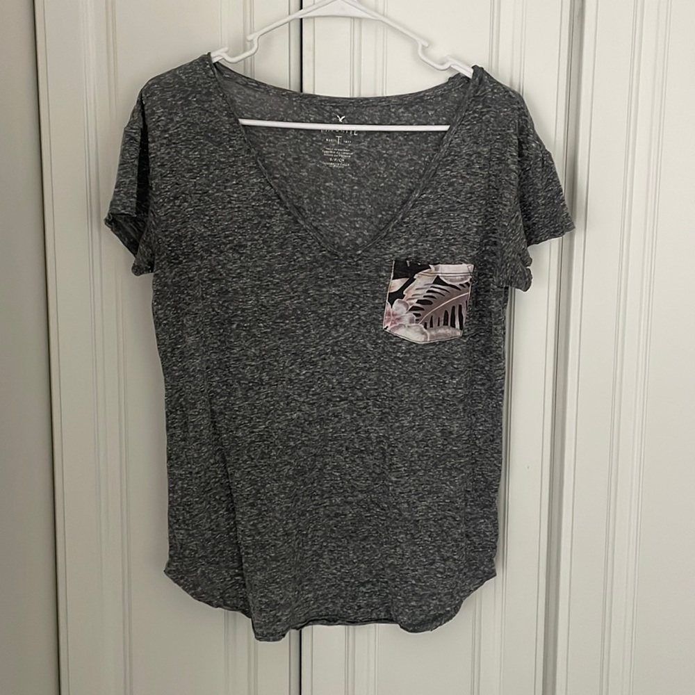 Women’s American Eagle Small Gray Short Sleeve Shirt